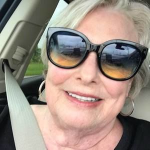 Meet your Posher, Carolyn